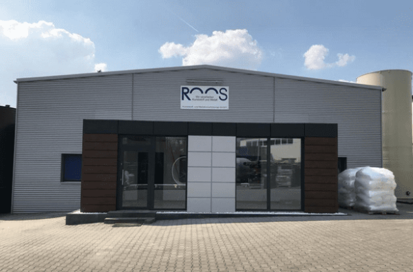 Container-Anbau an Firmengebäude bei Roos Kunststofftechnik