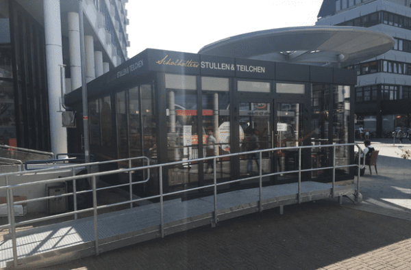 Verkaufscontainer der Bäckerei Scholhölter mit Rampe