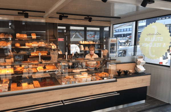 Innenansicht des Bäckerei-Containers Scholhölter mit Verkaufstheke
