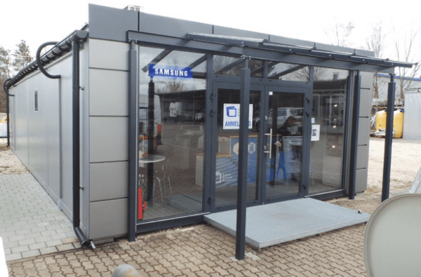 Moderner Bürocontainer als TV-Werkstatt beim T-Z-N Technik Zentrum mit Samsung-Branding